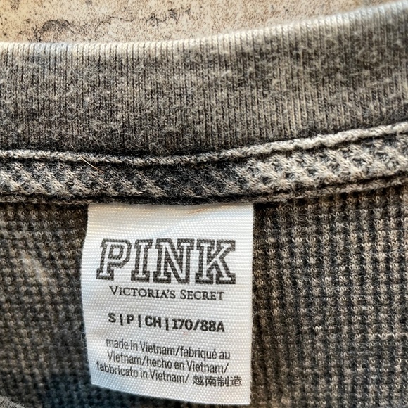 ❤️ VICTORIA SECRET PINK THERMAL GREY TOP SIZE SMALL - Picture 3 of 4